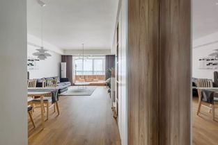 他家沒有一張床,想坐就坐,想躺就躺