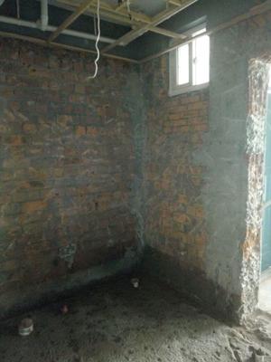 裝修第3天,敲墻已完成