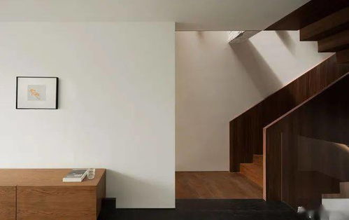 上海城郊的三層小洋樓打破常規,滿屋都是半墻